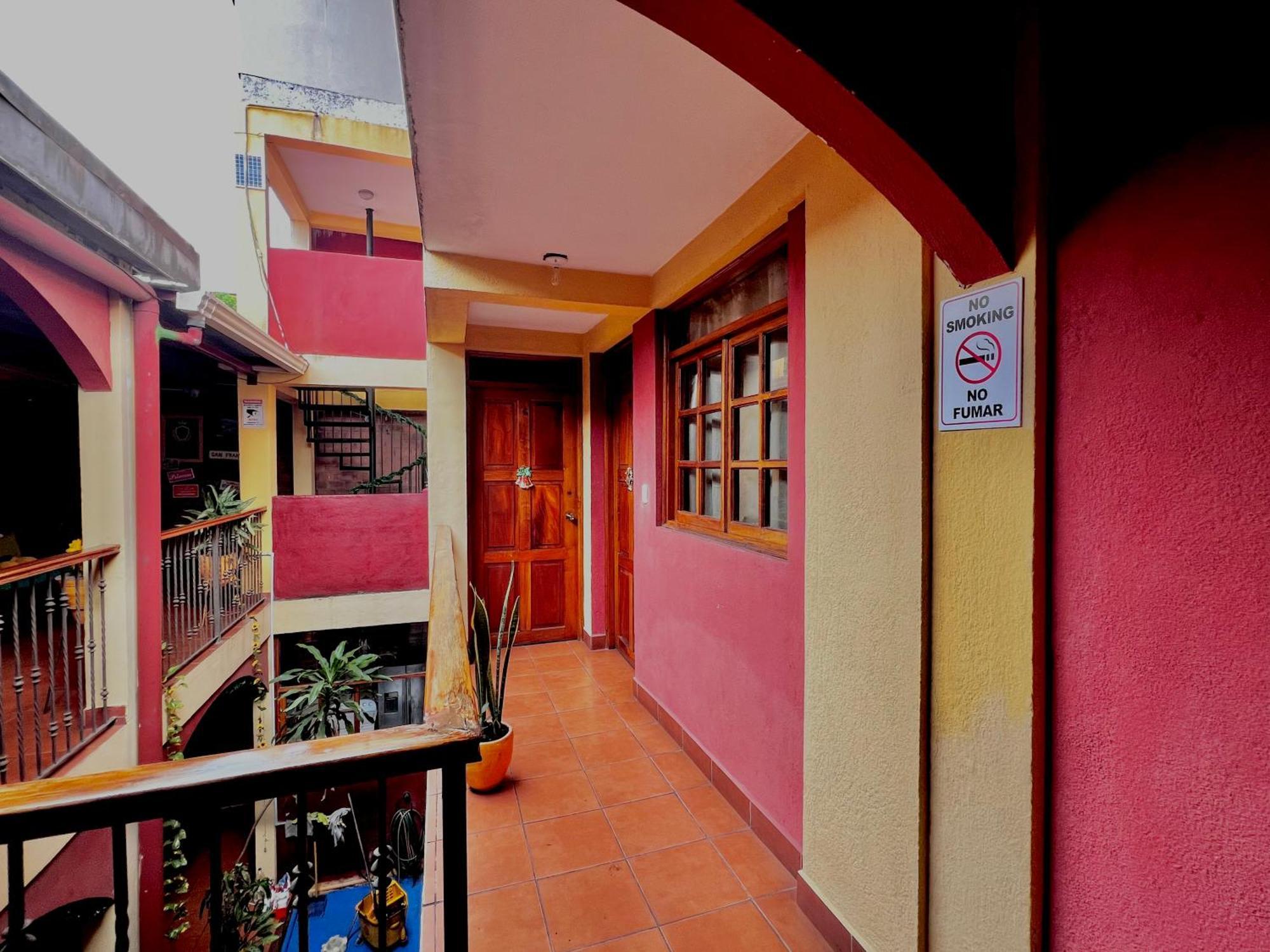 Hostal Lolita'S Boutique Granada Exterior photo